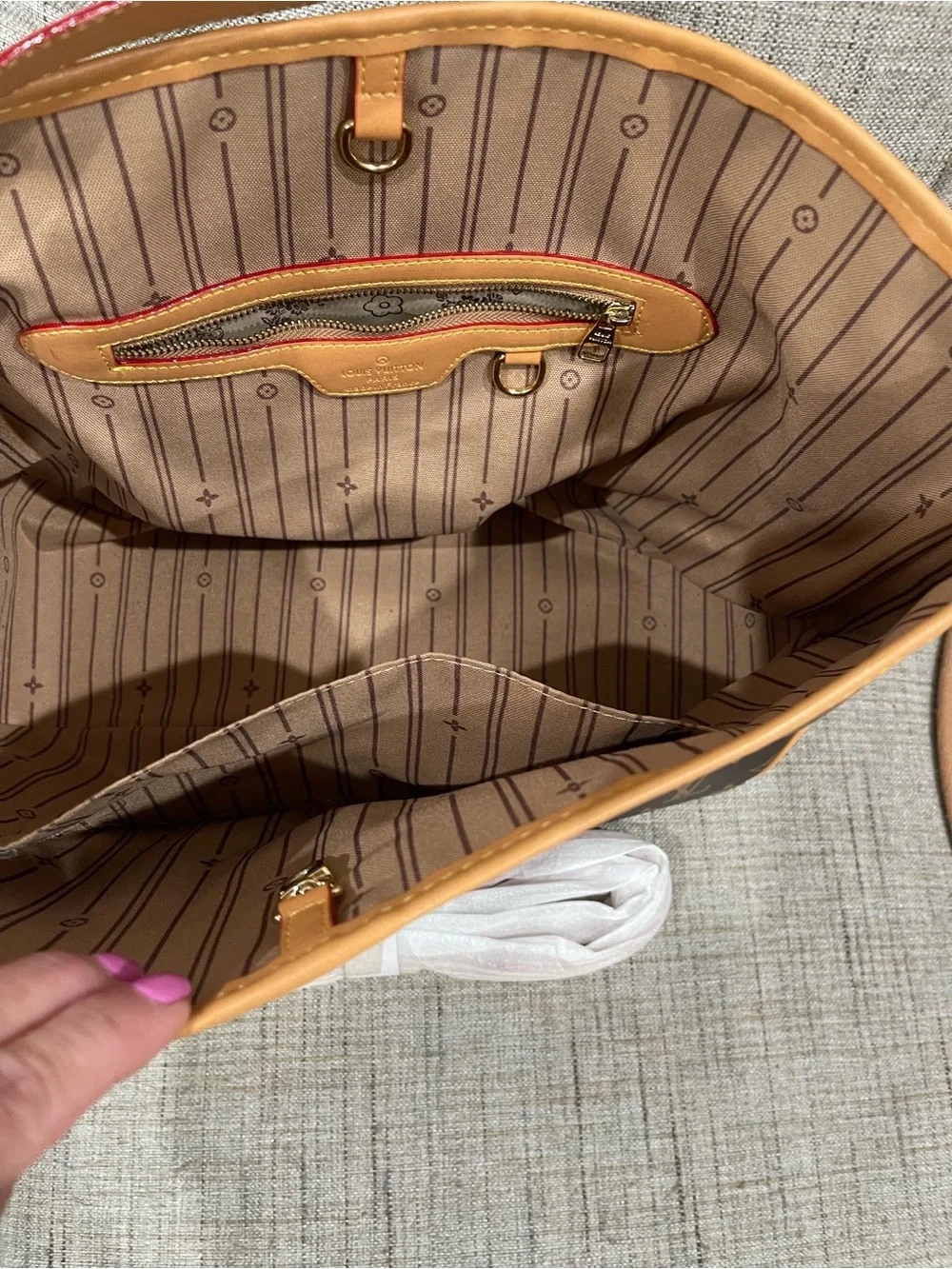 Louis Vuitton knock-off Monogram Canvas Shoulder Bag - Picture 13 of 16
